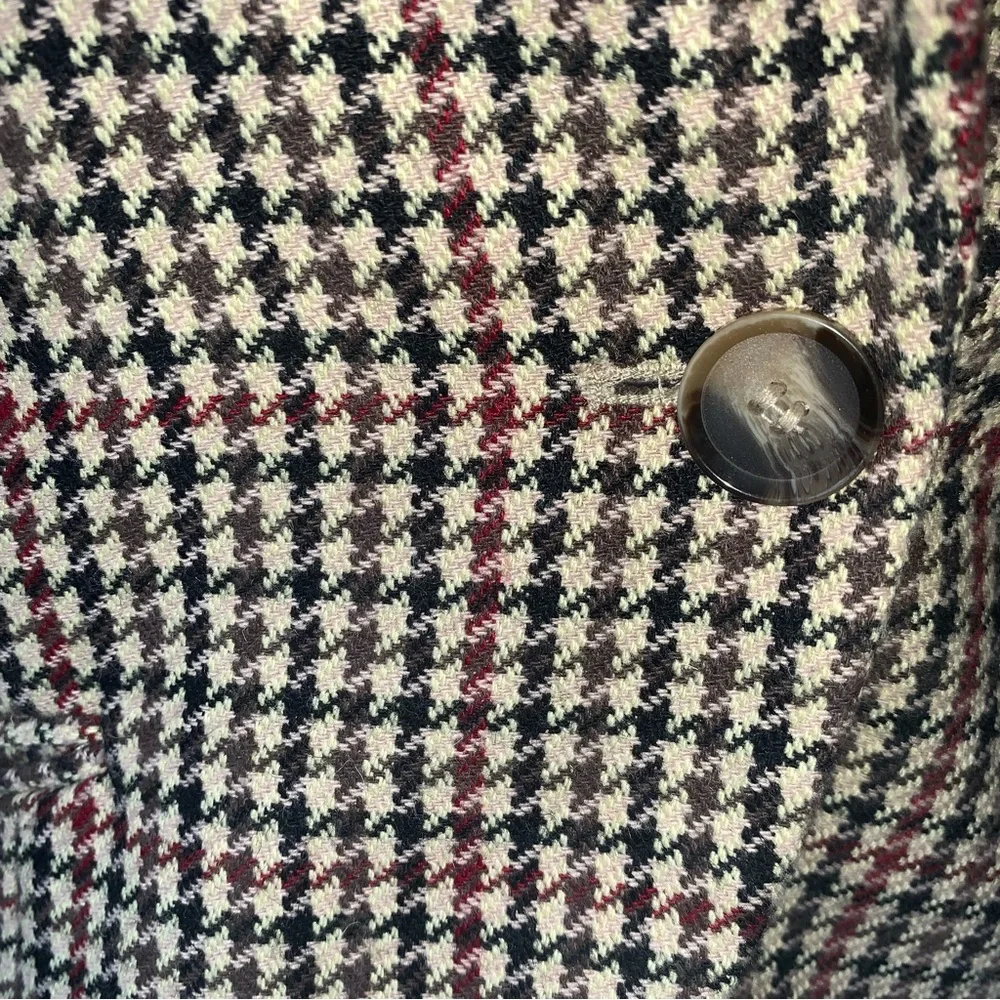 Houndstooth Tailored Blazer with Brown Suede Collar - Picture 10 of 16